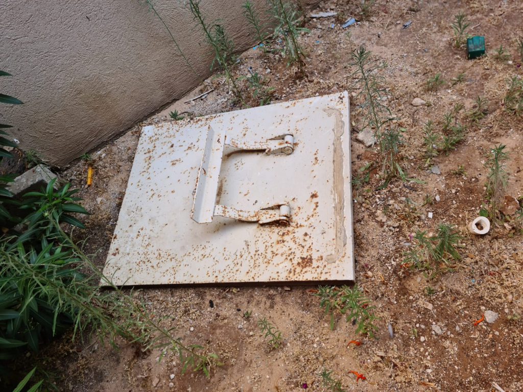 שיקום של חלון מקלט – לפני